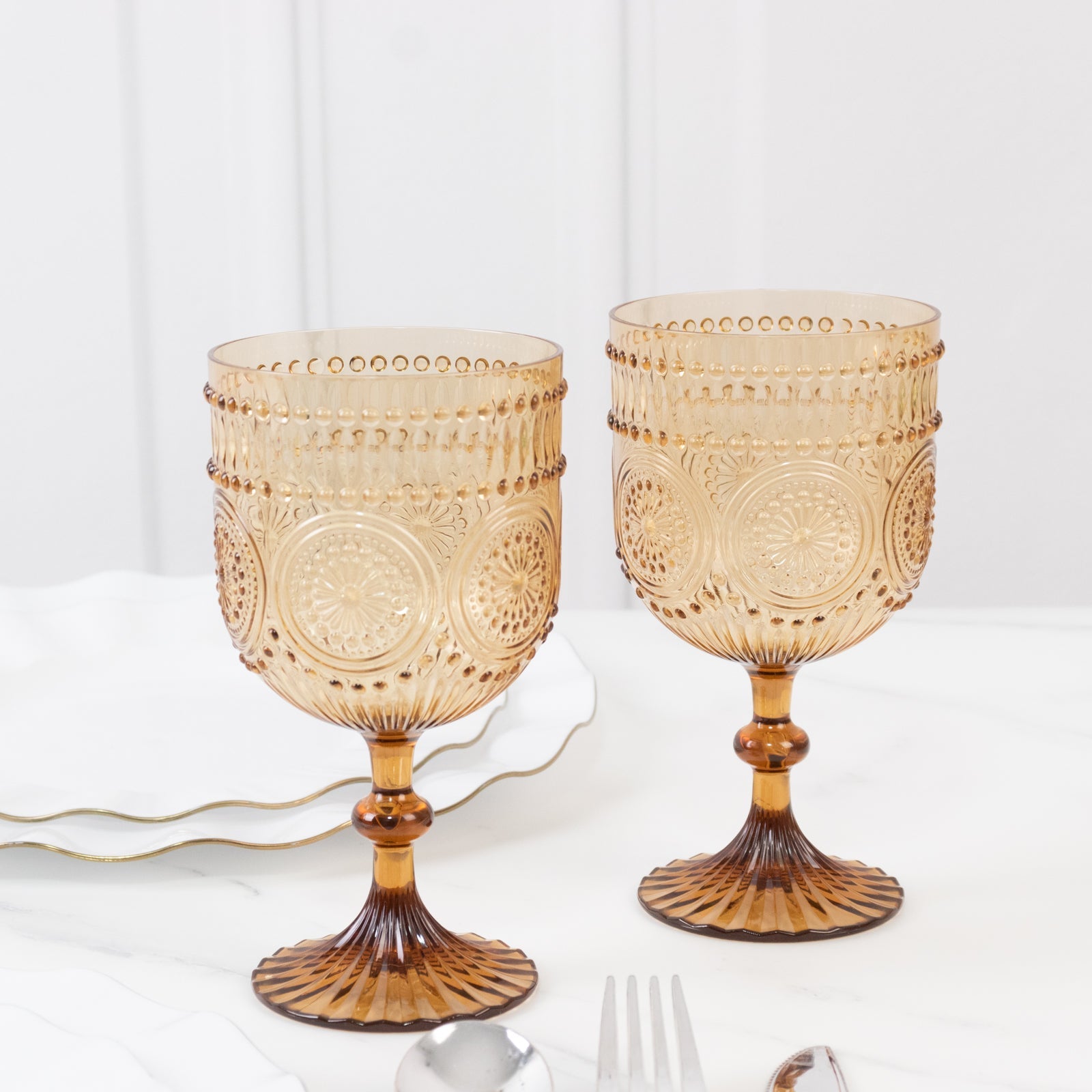 12 Pack Plastic Wine Goblets, 15oz Reusable Shatterproof Amber Gold Vintage Drinkware – Embossed Floral Pattern Decorative Cups